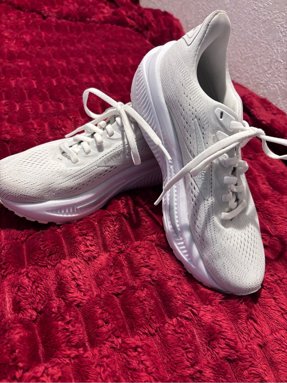 Brooks Women’s Ghost 17 White Silver Running Shoes 5.5M Excellent Condition